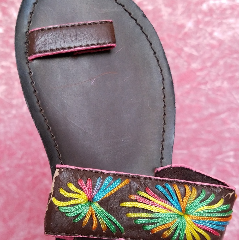 FREE Roxy toe sandals - Picture 2 of 6